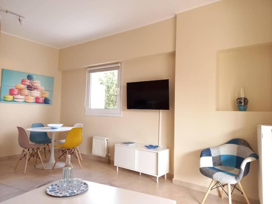 Apartamento (C4) Blue -Spacious 1bdr corner flat/balcony/view Atenas Exterior foto